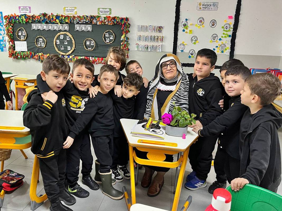 'Kız çocukları okumaz' diyerek okula gönderilmedi: 81 yaşında okuma yazma öğrendi! O andan sonra karar verdi 12